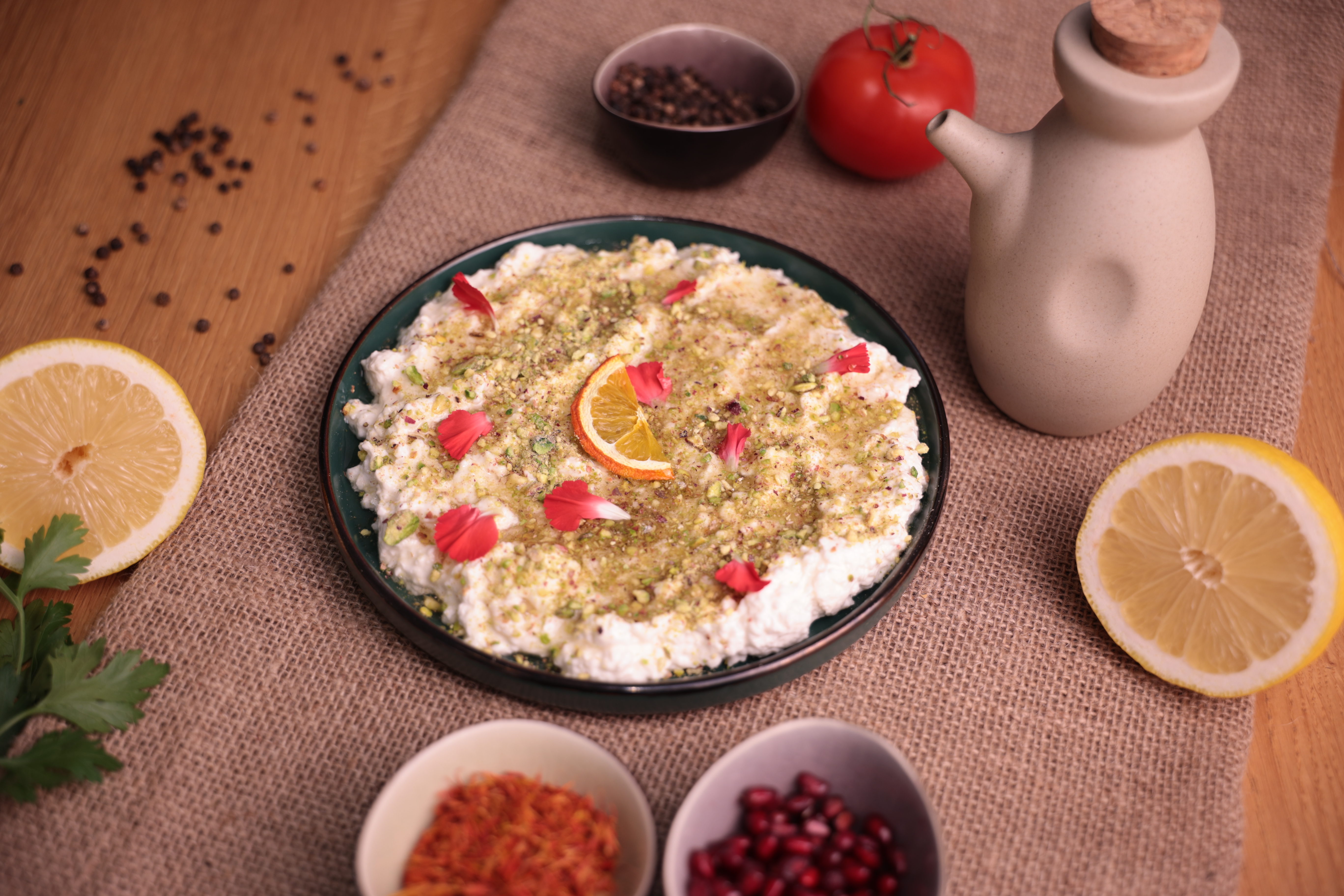 Ashta cu fistic si apă de trandafiri