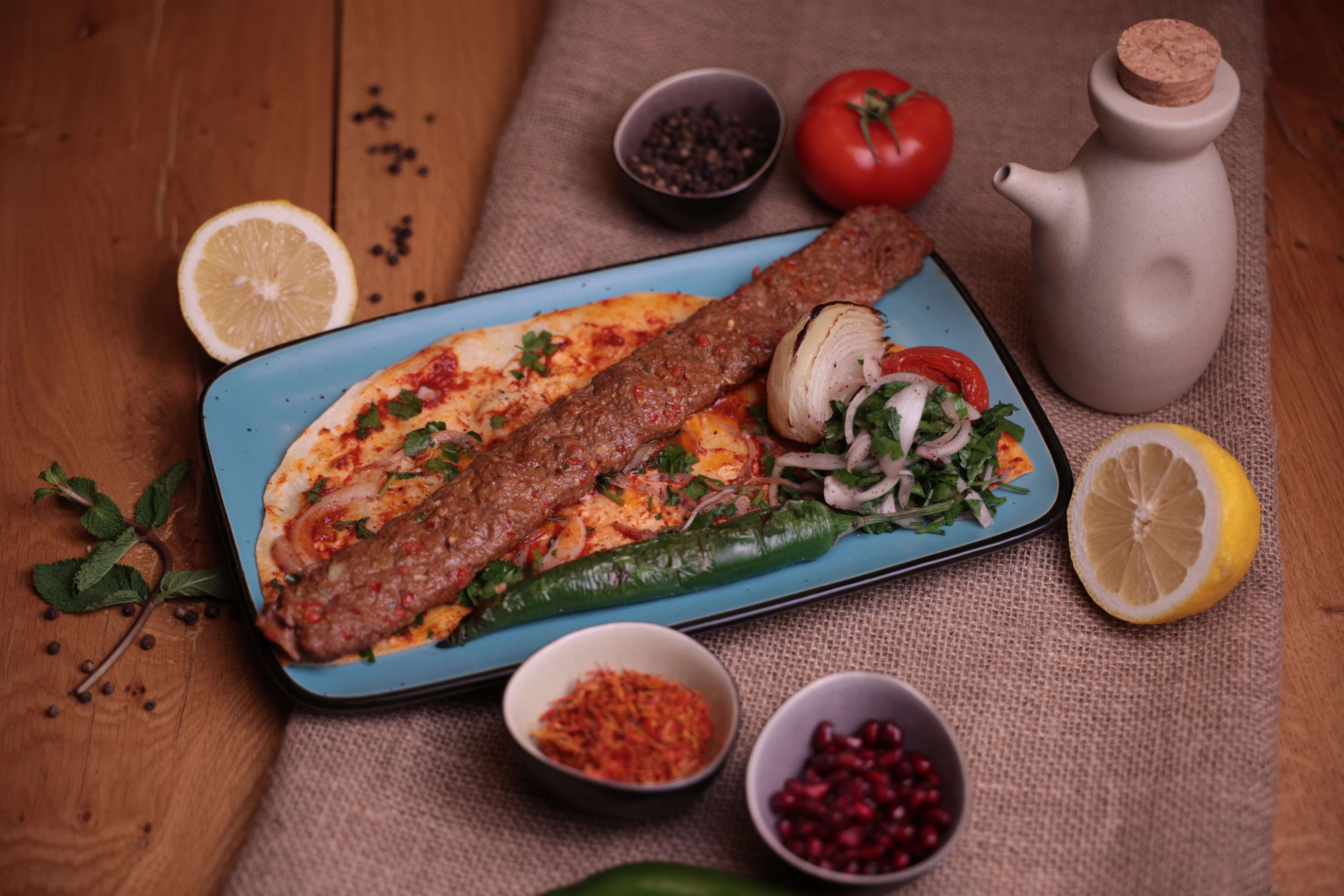 Adana kebab farfurie