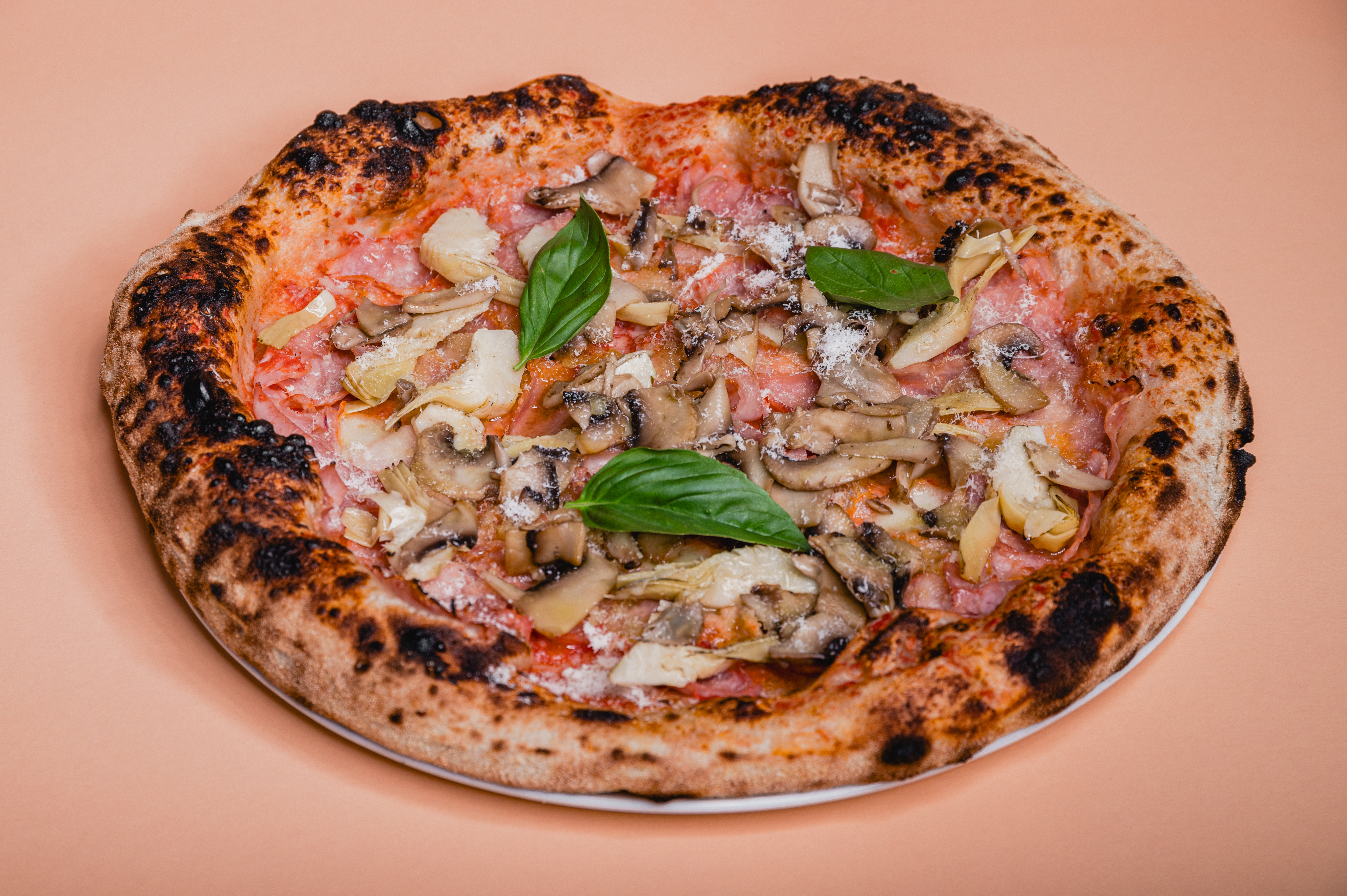 Pizza Prosciutto Funghi e Carciofi