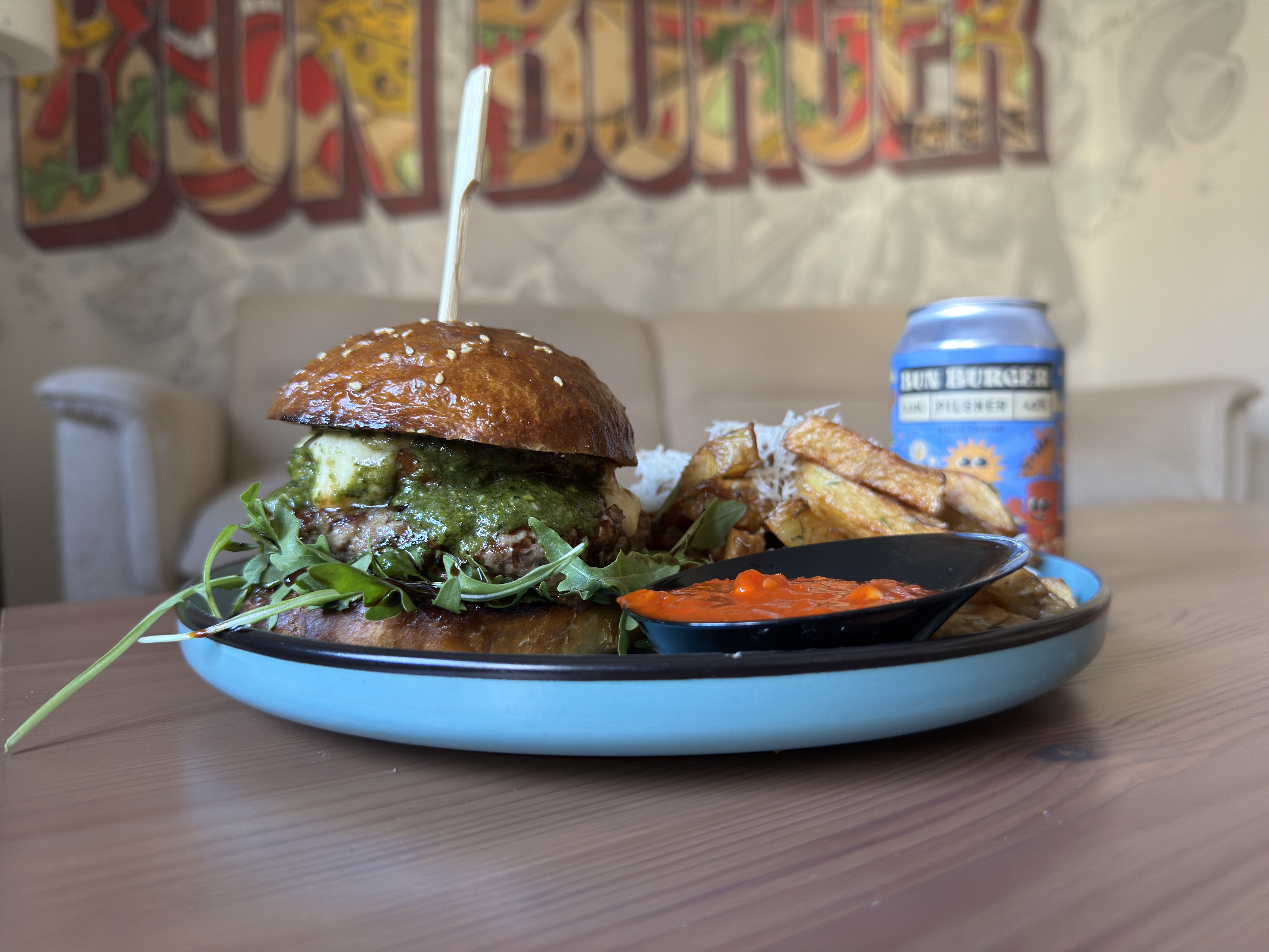 Burger+Crumpii casei+sosul casei+berea casei